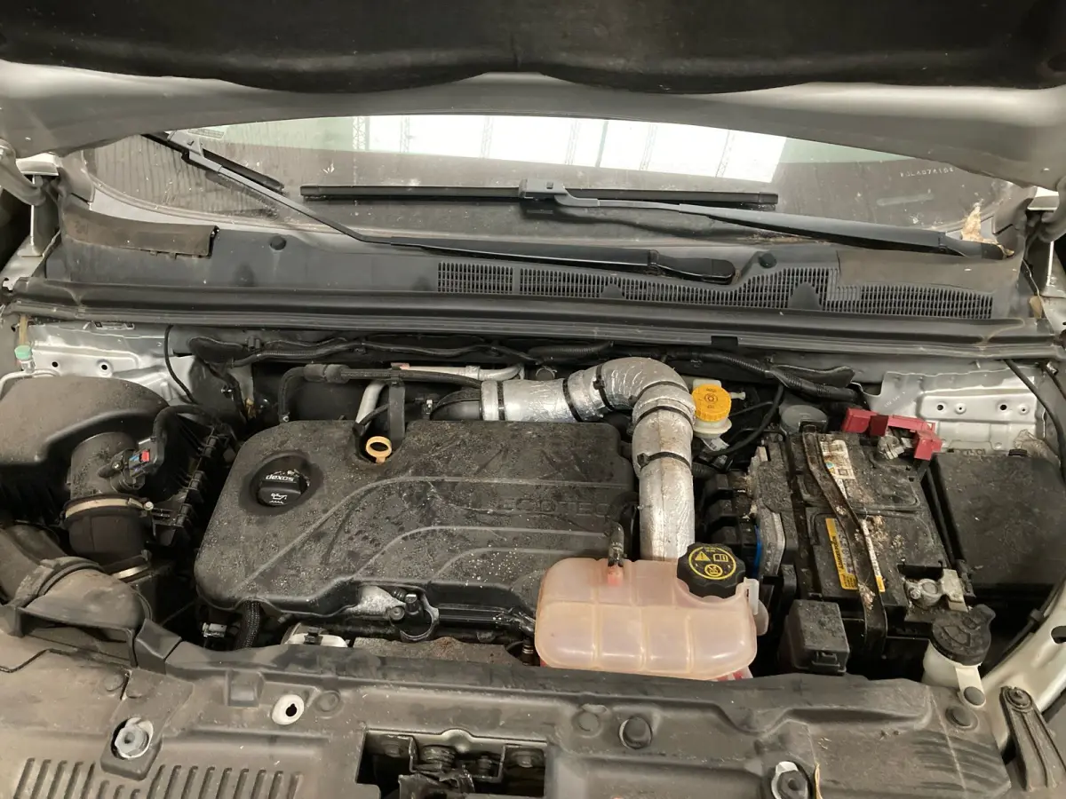 LOTE 001 - GM – Chevrolet – TRACKER LT 1.4 Turbo 16V Flex 4x2 aut., fabricação/modelo 2018/2018, cor: prata