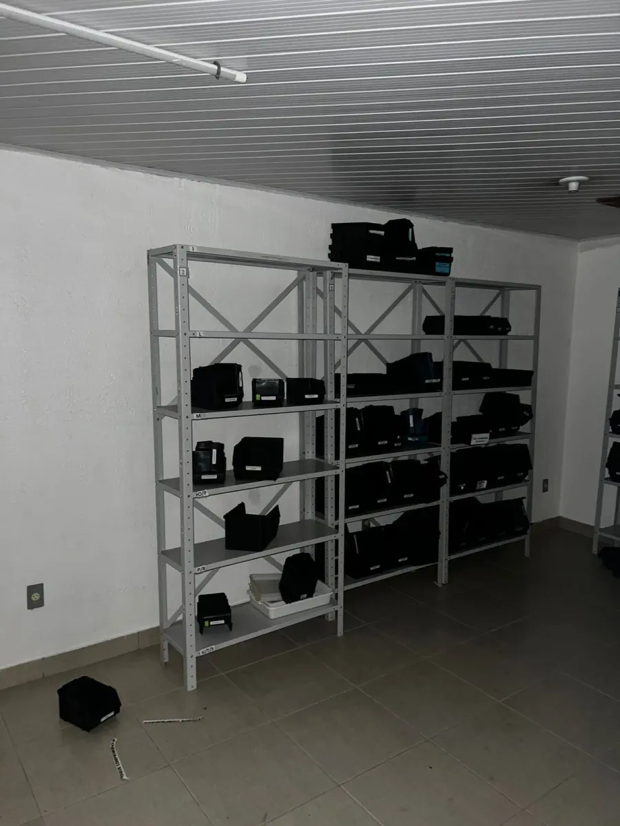 LOTE 001 - Bens móveis LOTE ENGOLBADO