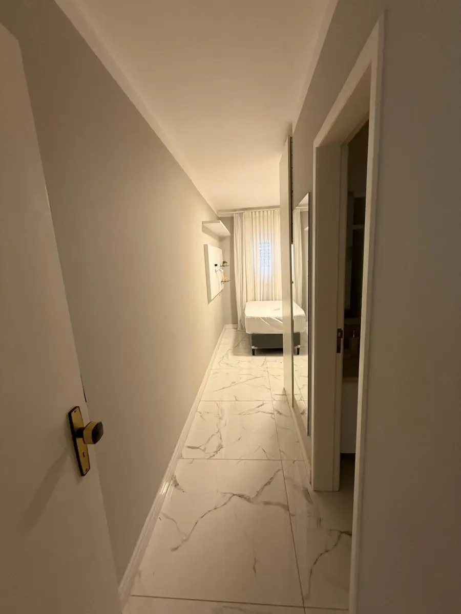 LOTE 002 - O apartamento nº 502 e o Box n° 19, do Edifício Residencial Bella Mare, situado à avenida Beira Mar, nº 1035, em Capão da Canoa/RS. (ATENÇÃO OS MOVEIS, AR CONDICIONADO, EQUIPAMENTOS, CORTINAS NÃO ESTÃO INCLUIDOS NO LEILÃO E SERÃO RETIRADOS APÓS O LEILÃO) DETALHES COM O LEILOEIRO