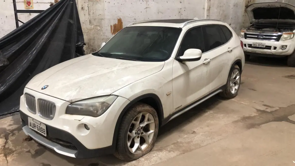 LOTE 001 - BMW X1 XDRIVE 28i 3.0 24v 4x4 Aut., Gasolina, ano 2010/2011, cor branca