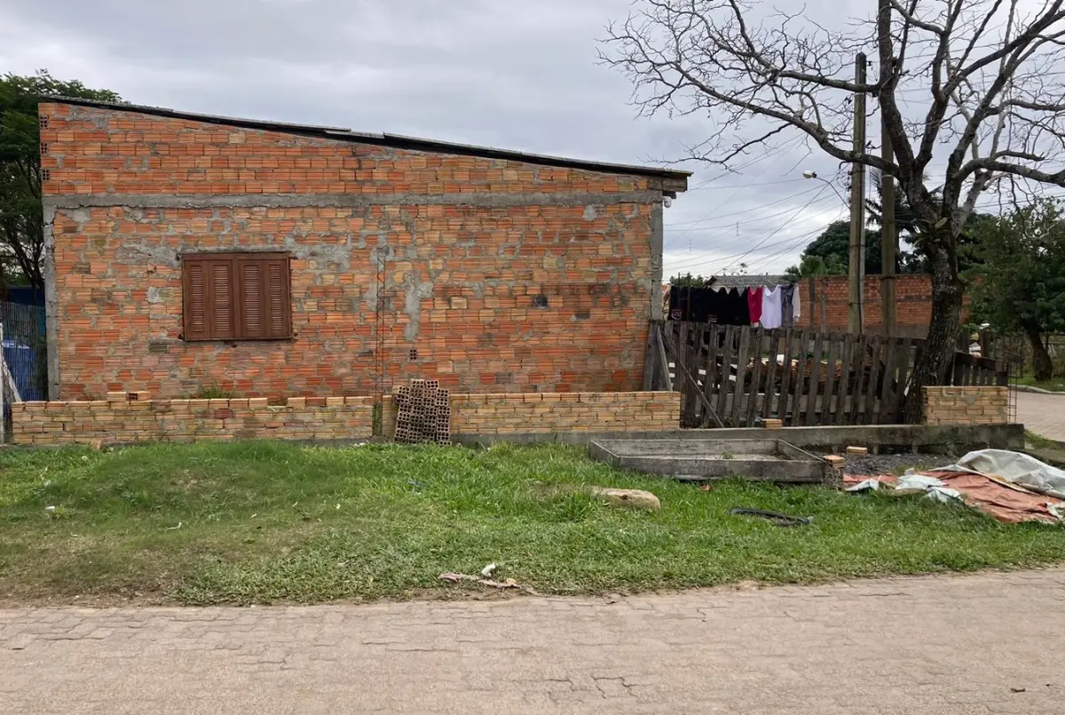 LOTE 036 - Um terreno constituído do lote número um (01) da quadra número vinte e oito (28)