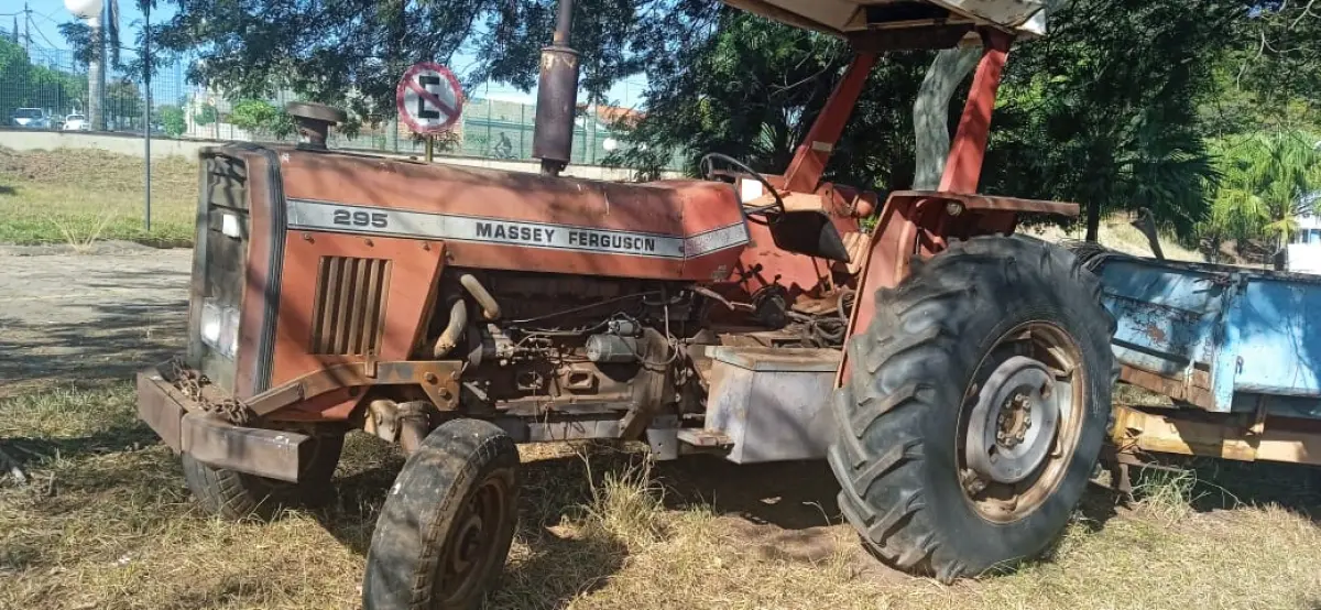 LOTE 018 - TRATOR mf 295