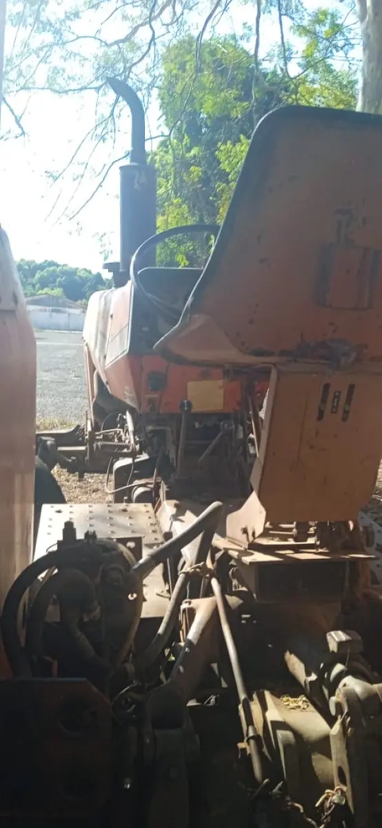 LOTE 018 - TRATOR mf 295