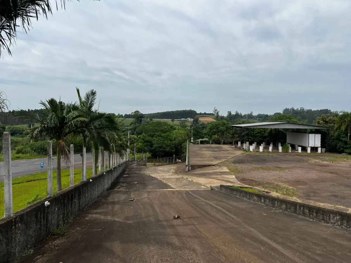 LOTE 001 - O imóvel localizado na Linha São Jacó, em Teutônia/RS. Sendo um área de terras com a superfície de 8.500m²