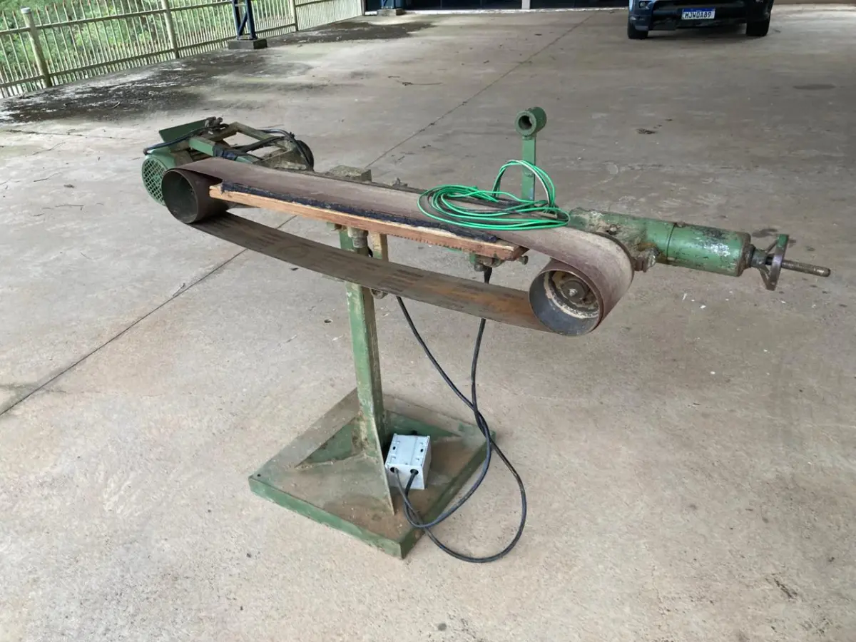 LOTE 000 - estruturas para cadeiras. lixadeiras