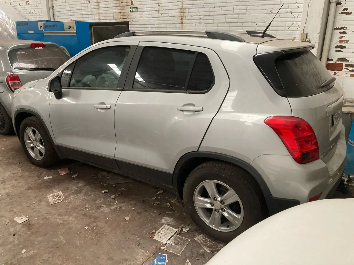 LOTE 001 - GM – Chevrolet – TRACKER LT 1.4 Turbo 16V Flex 4x2 aut., fabricação/modelo 2018/2018, cor: prata