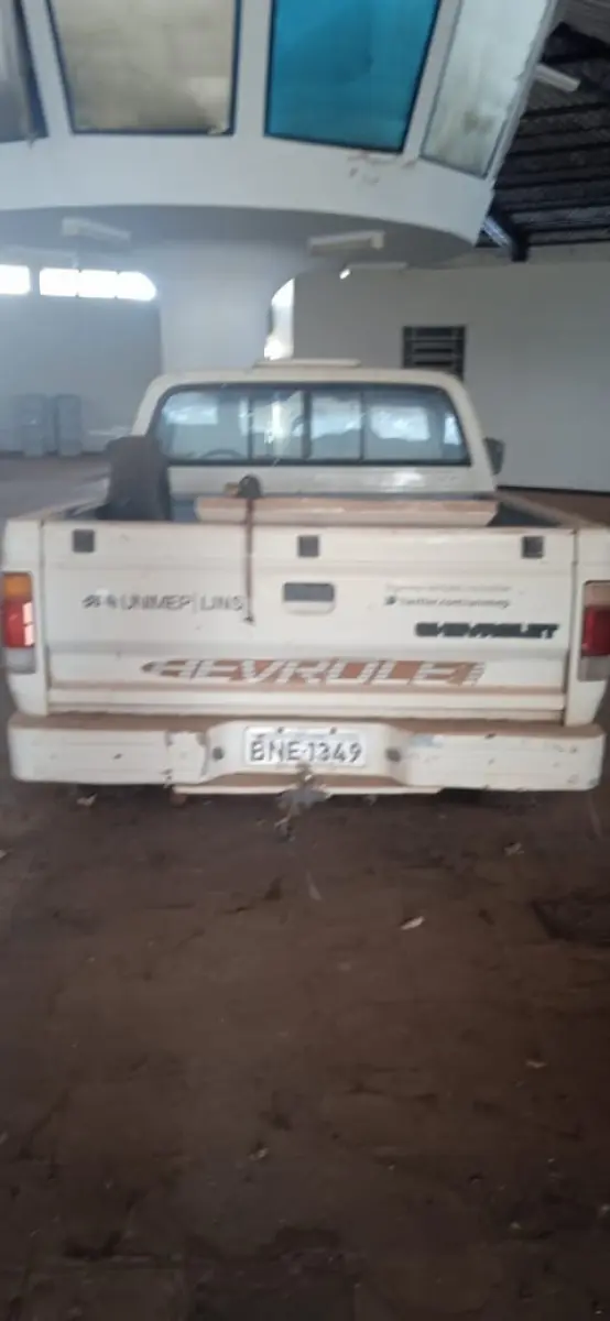 LOTE 007 - CAMINHONETE D20