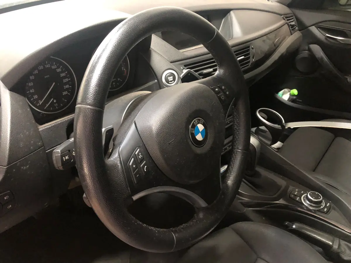 LOTE 001 - BMW X1 XDRIVE 28i 3.0 24v 4x4 Aut., Gasolina, ano 2010/2011, cor branca