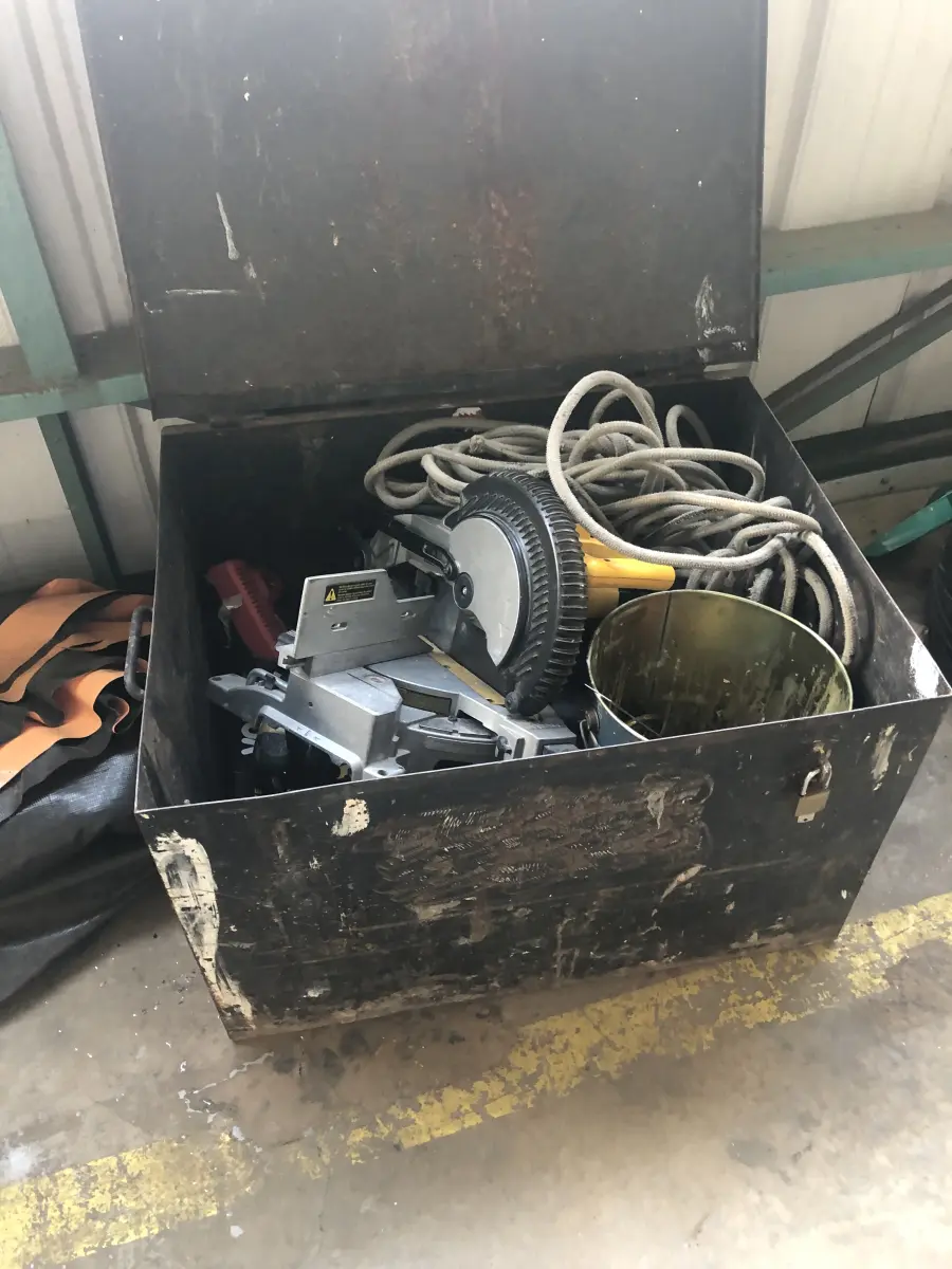 LOTE 001 - LOTE ENGLOBADO DE MAQUIINAS E EQUIPAMENTOS