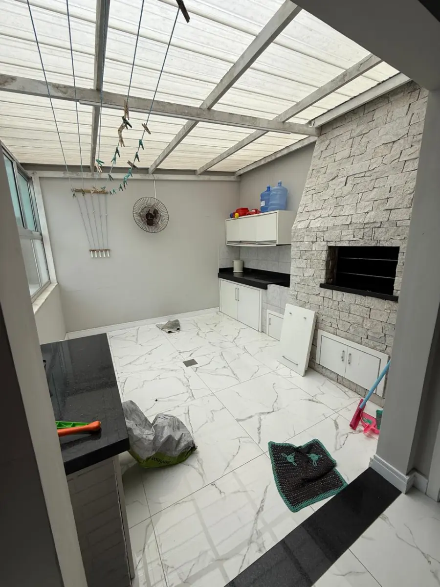 LOTE 002 - O apartamento nº 502 e o Box n° 19, do Edifício Residencial Bella Mare, situado à avenida Beira Mar, nº 1035, em Capão da Canoa/RS. (ATENÇÃO OS MOVEIS, AR CONDICIONADO, EQUIPAMENTOS, CORTINAS NÃO ESTÃO INCLUIDOS NO LEILÃO E SERÃO RETIRADOS APÓS O LEILÃO) DETALHES COM O LEILOEIRO