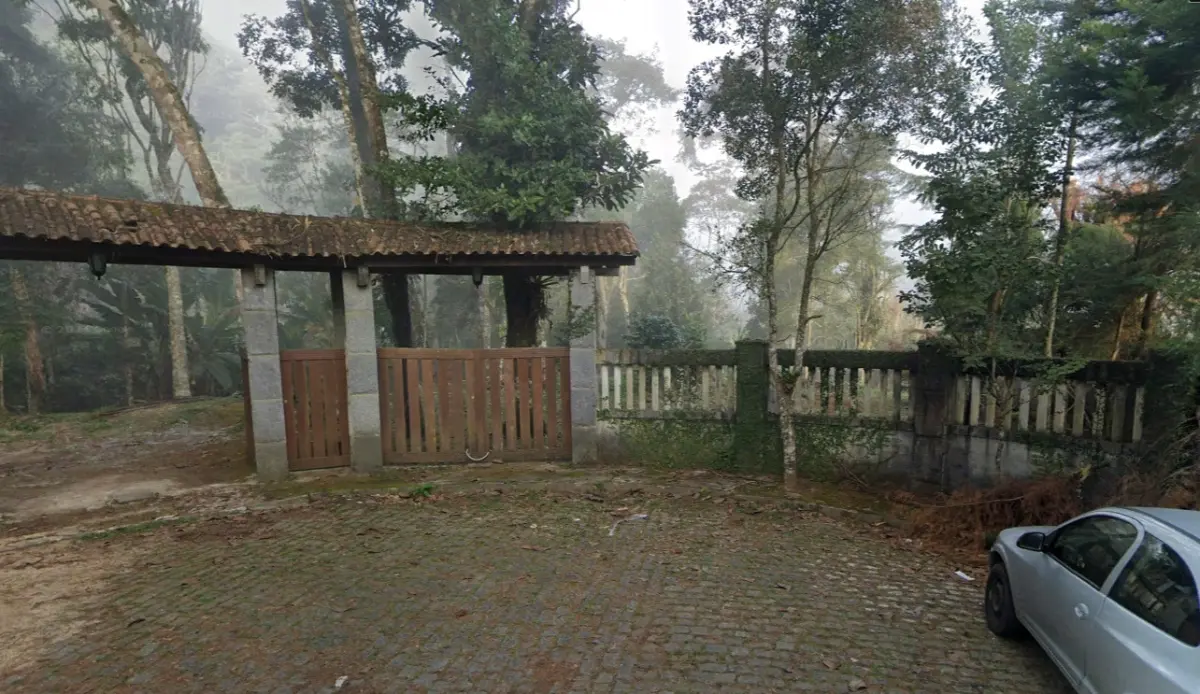 LOTE 000 - O terreno localizado na Avenida Tobias Barreto, gleba 11, Carlos Guinle, Teresópolis/RJ com 4.610,00m², na Granja Comary