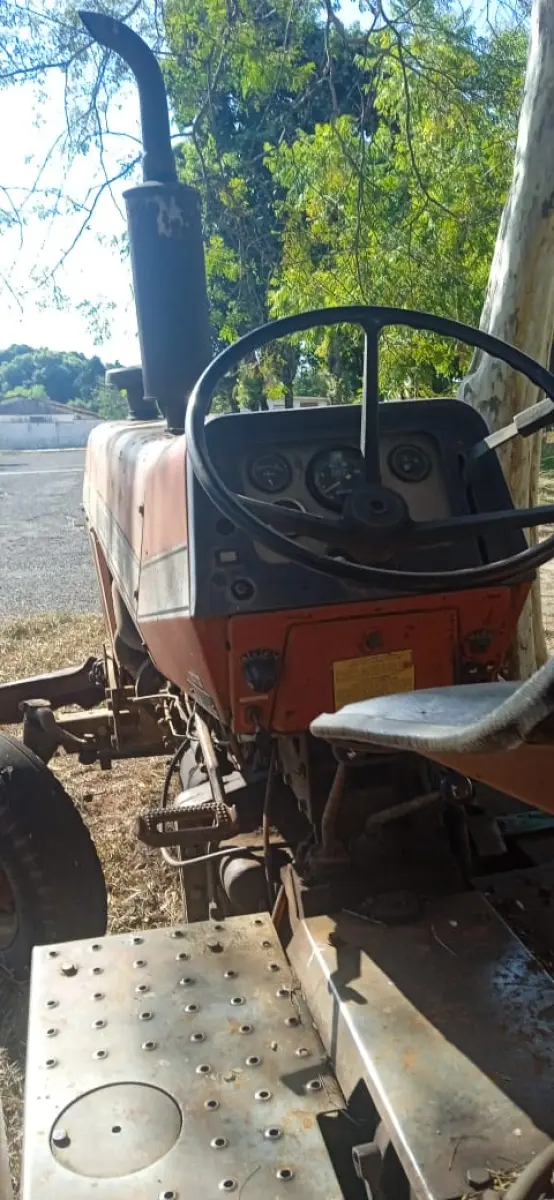 LOTE 018 - TRATOR mf 295