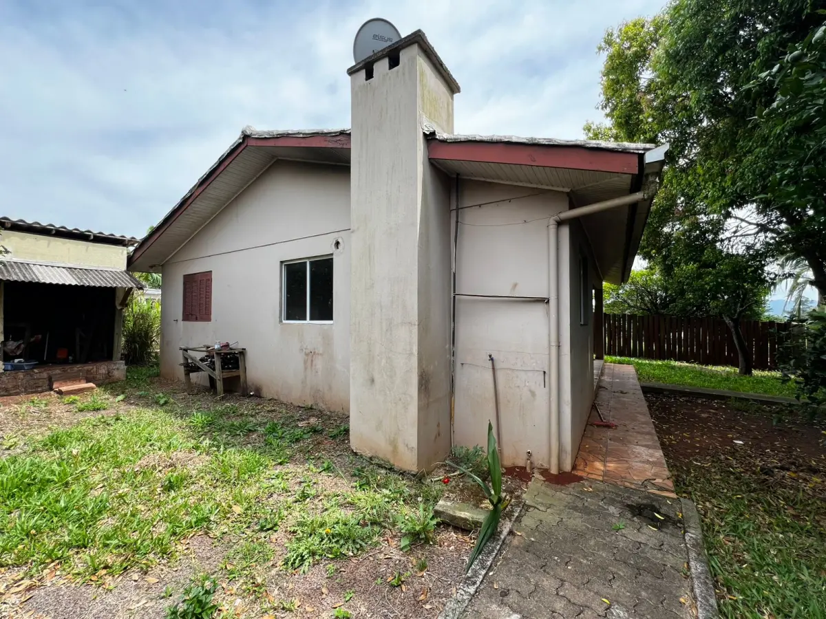 LOTE 001 - O imóvel localizado na Linha São Jacó, em Teutônia/RS. Sendo um área de terras com a superfície de 8.500m²
