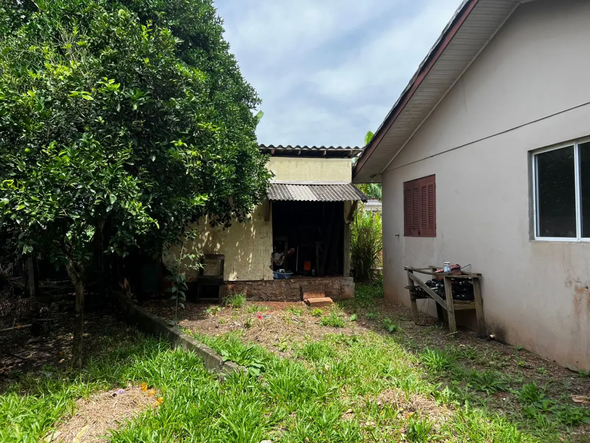 LOTE 001 - O imóvel localizado na Linha São Jacó, em Teutônia/RS. Sendo um área de terras com a superfície de 8.500m²
