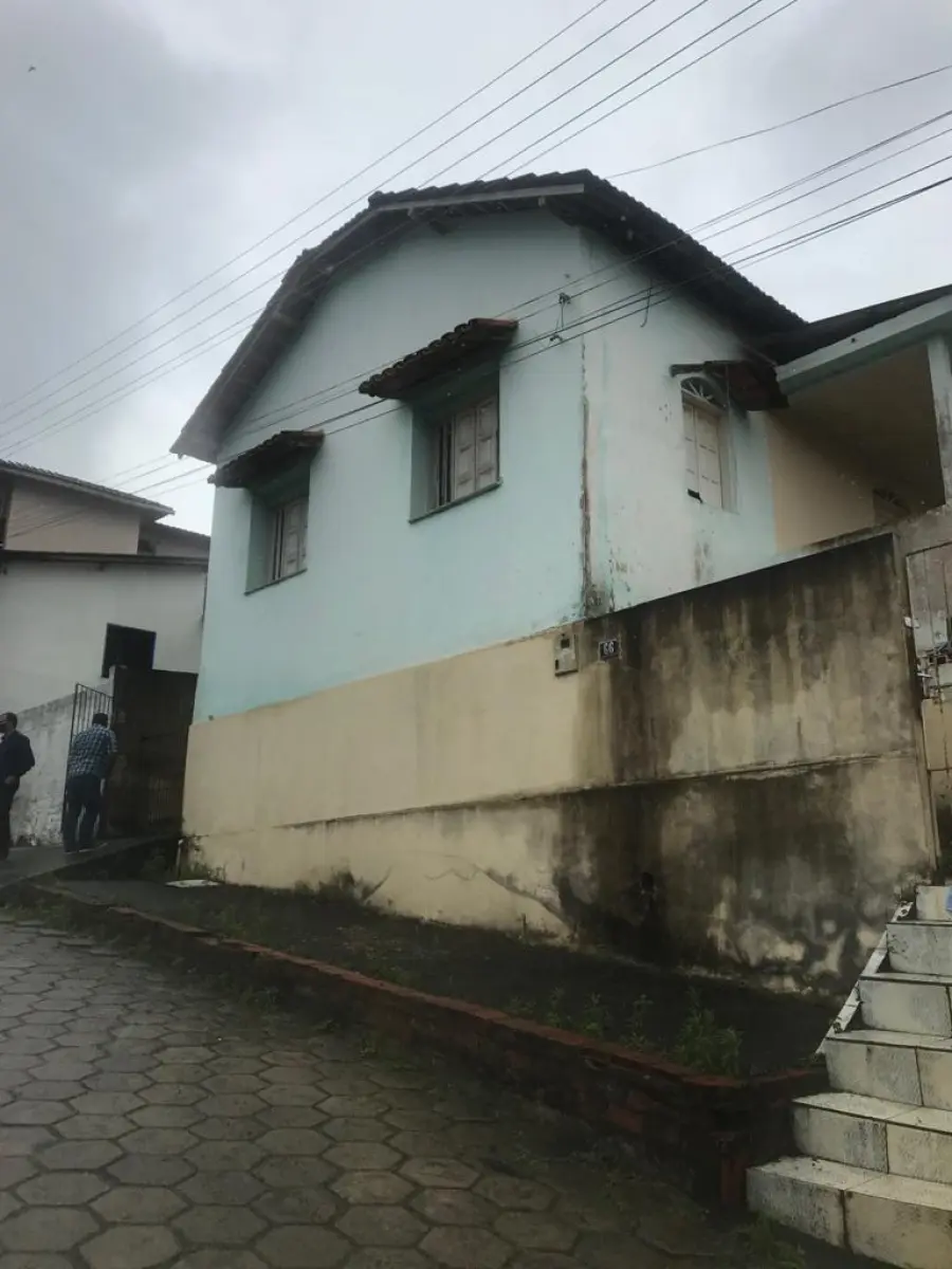 LOTE 001 - CASA NO CENTRO DE NOVA VENECIA NO ESPIRITO SANTO EM TERRENOC COM 200M2