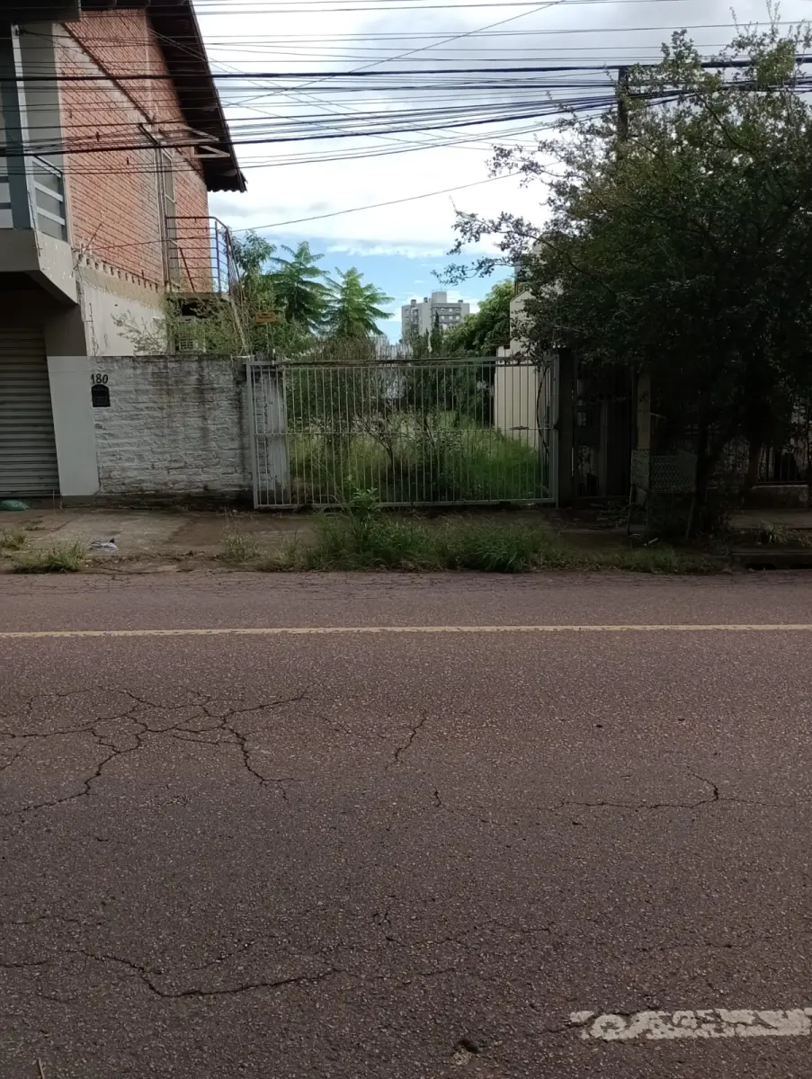 LOTE 000 - Um terreno situado em São Leopoldo, área 384,00m², nº 180 da rua Emílio Dexheimer
