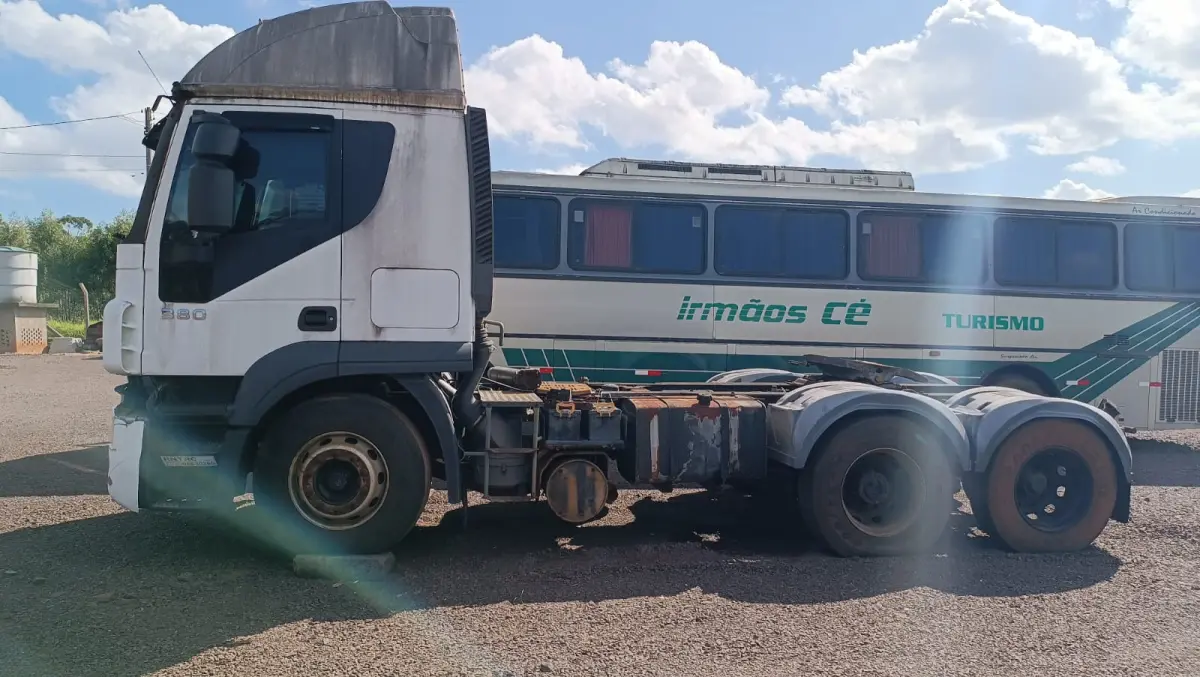 LOTE 000 - IVECO STRALIS HD/NR 570-S38T 3-Eixos 2p (dies), fabricação/modelo 2009/2010