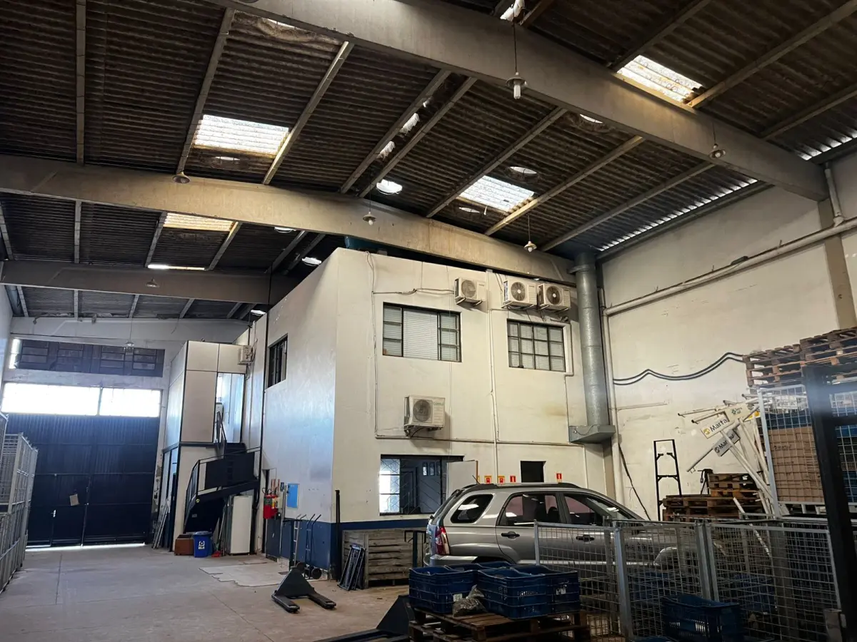 LOTE 001 - Depósito nº 9 do Empreendimento Condominial na R. Sergio Jungblut Dieterich nº 816, Porto Alegre, com entrada independente, e 3 box