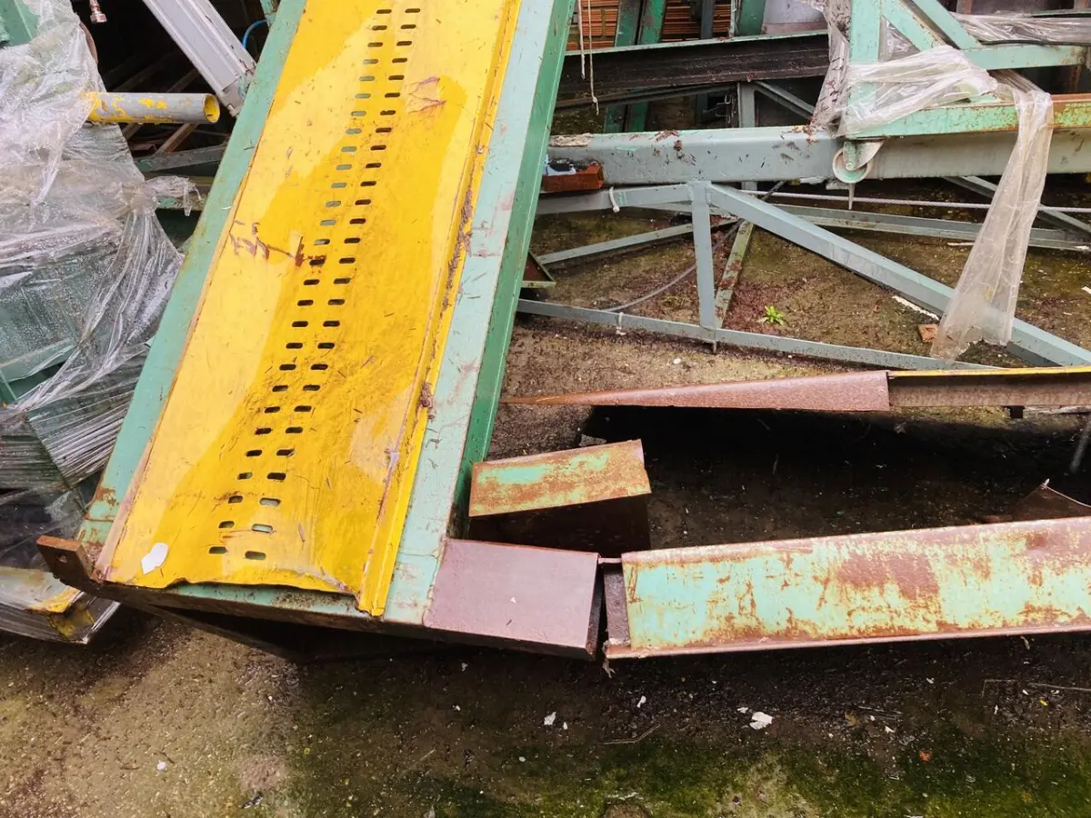 LOTE 099 - Máquina de embalar produto desativada