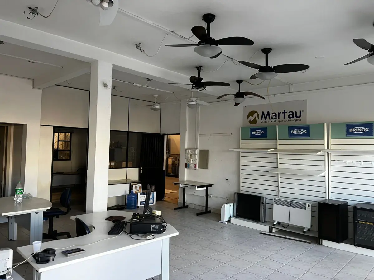 LOTE 001 - Depósito nº 9 do Empreendimento Condominial na R. Sergio Jungblut Dieterich nº 816, Porto Alegre, com entrada independente, e 3 box