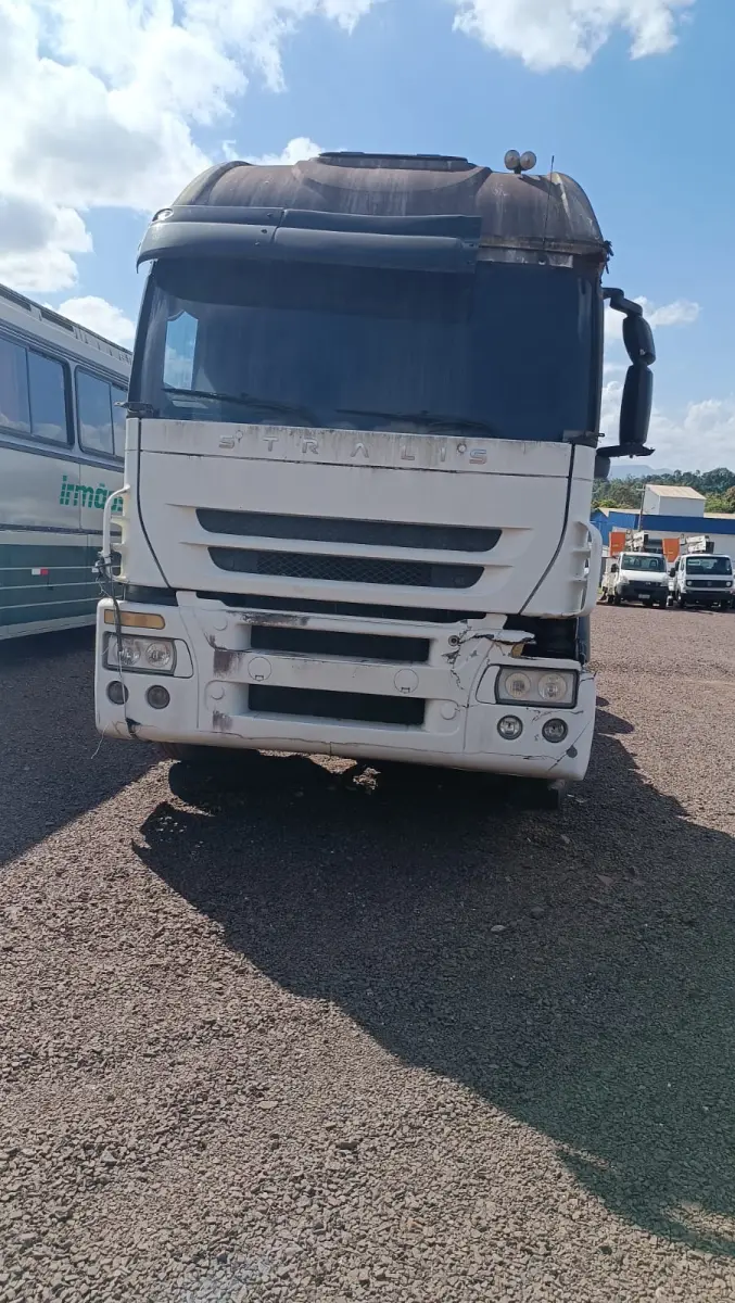 LOTE 000 - IVECO STRALIS HD/NR 570-S38T 3-Eixos 2p (dies), fabricação/modelo 2009/2010