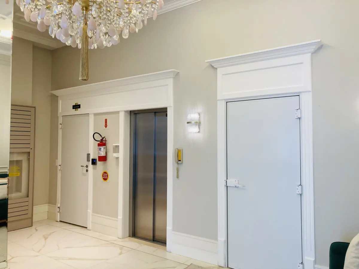 LOTE 013 - A fração ideal de 4,7466% correspondente ao apartamento 1301, localizado no 11º pavimento do Edifício Gênesis Residence, o qual contém área privativa de 153,1500m2