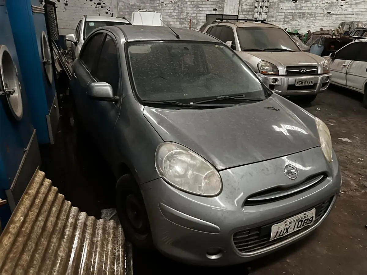 LOTE 000 - Nissan March, fabricação/modelo 2013/2014