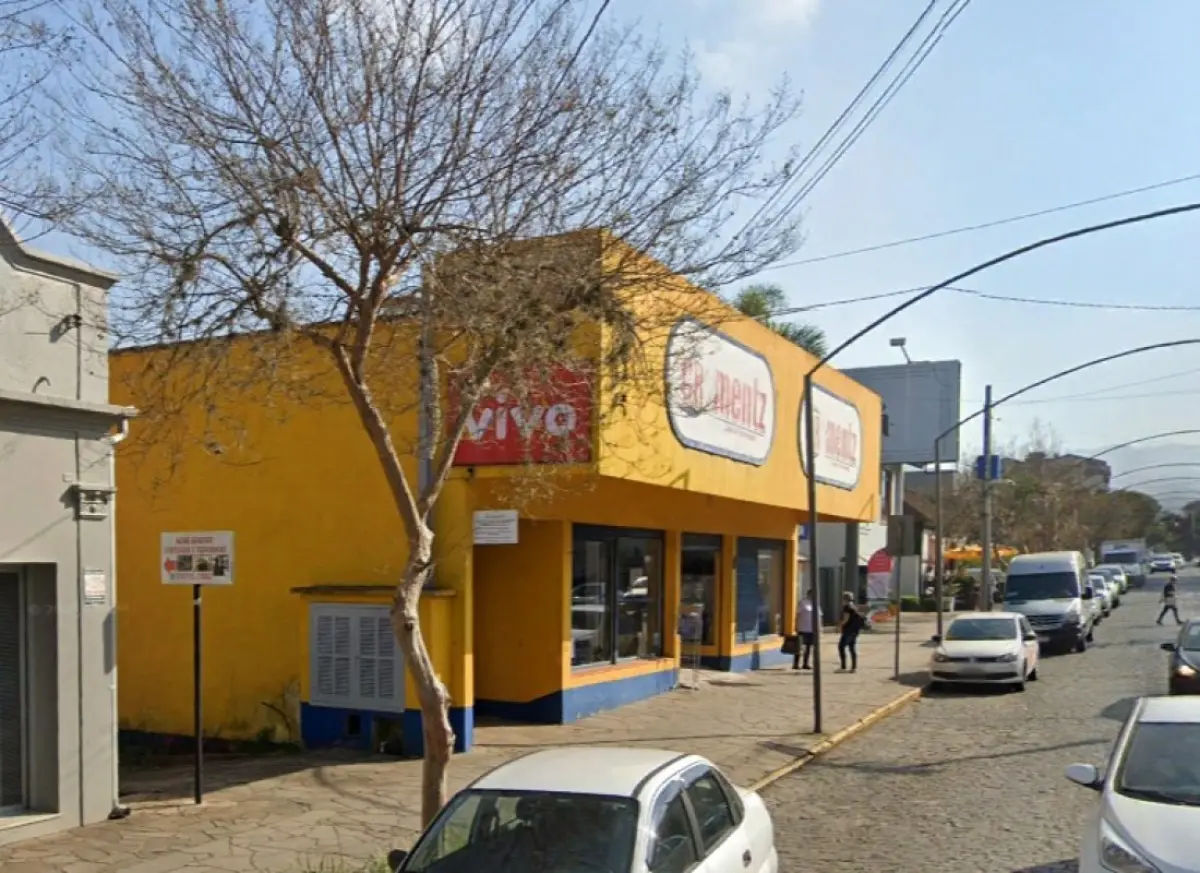 LOTE 002 - GRANDE IMÓVEL EM DOIS IRMÃOS NO CENTRO COM 465M2  E APROX. 445M2 CONSTRUÍDOS - OTIMO PARA LOJA