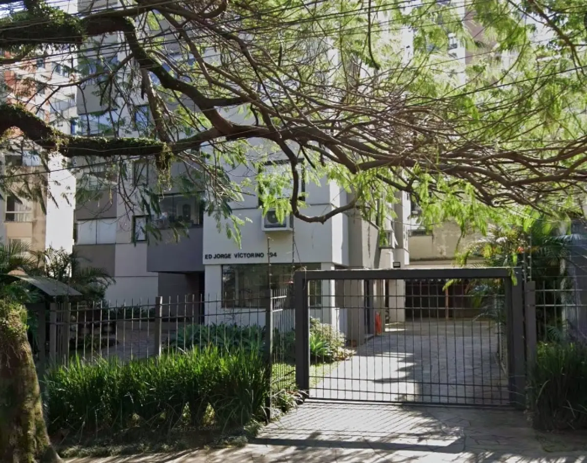 LOTE 000 - O apartamento nº 303 do Edifício Jorge Vitorino – Ville de La Rochelle, na Rua Barão de Ubá nº 194 com área real privativa de 77,24m2, área real condominial de 34,93m2