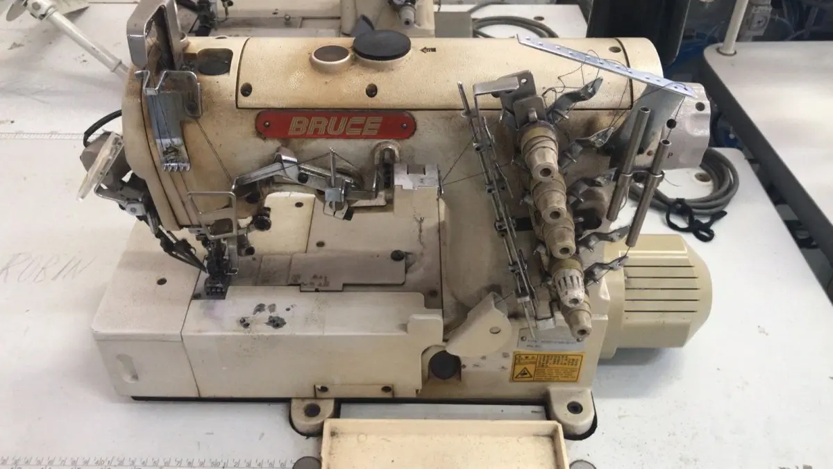 LOTE 000 - Maquinas de costura e gaiolas