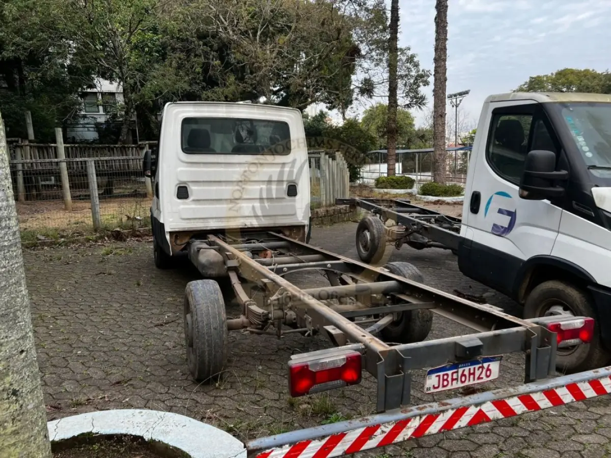 LOTE 003 - Caminhão Iveco/Daily 45-170CS, diesel, cor branca, carroceria fechada, fabricação/modelo 2021/2022