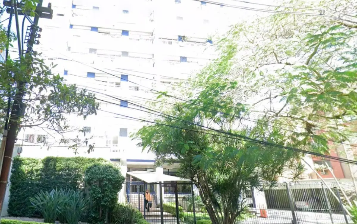 LOTE 000 - O apartamento nº 803 do Edifício Presidente Kennedy, na Rua André Puente nº 185