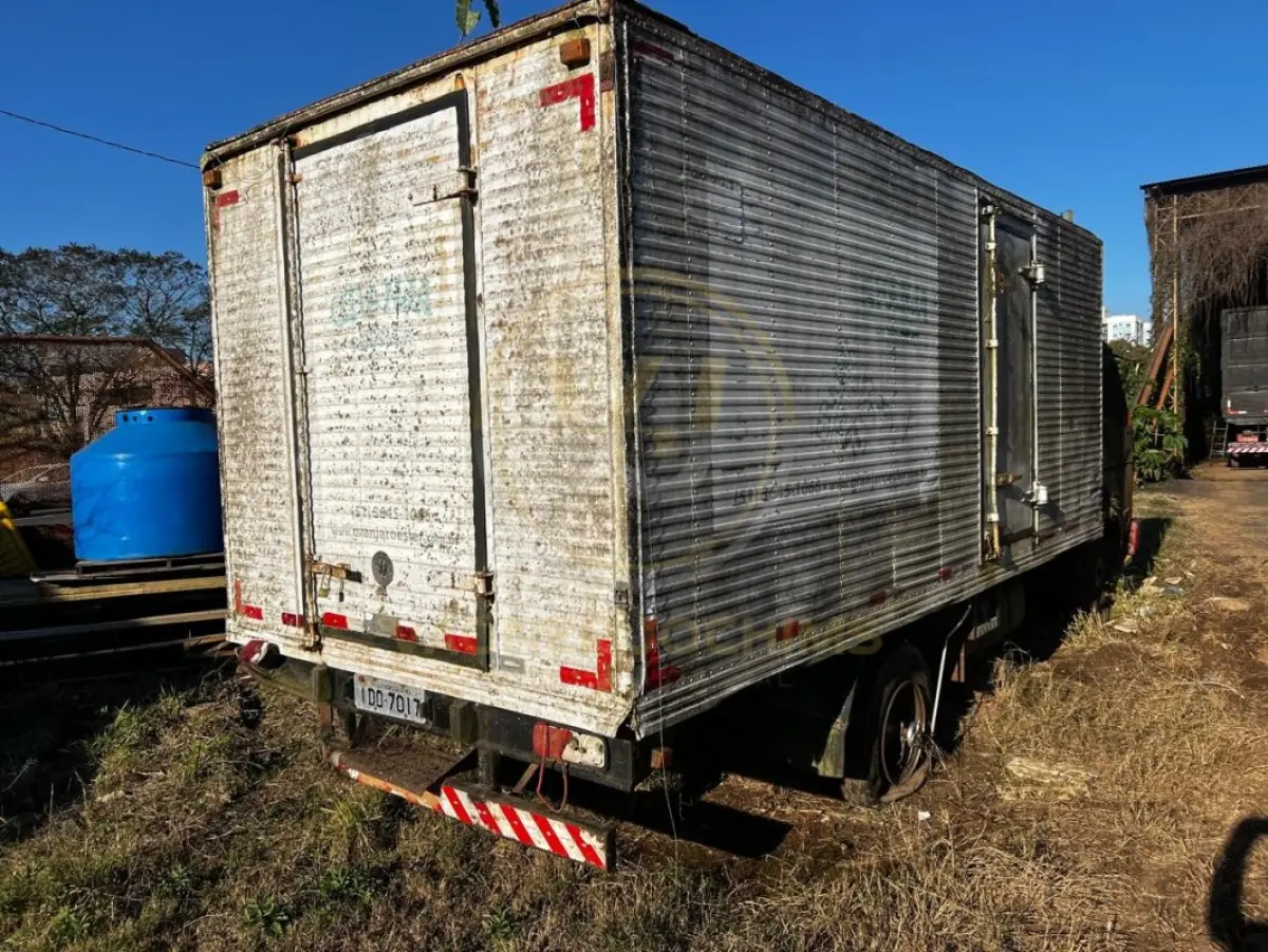 LOTE 003 - VOLKSWAGEN – 8-140 2p (diesel), fabricação/modelo 1995/1995, cor: vermelha (sem chave)