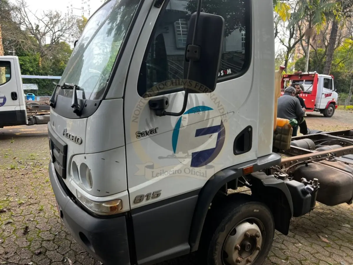 LOTE 002 - Caminhão M.Benz/Accelo 815 CE, diesel, cor branca, carroceria fechada/cabine estendida, fabricação/modelo 2021/2022 (sem chave)