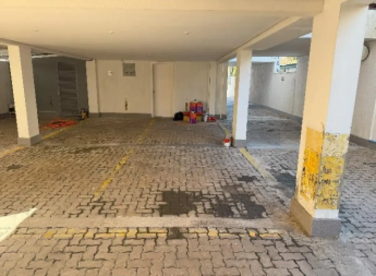 LOTE 000 - Box nº 04, duplo e coberto, localizado no Residencial Tessera, Rua Antônio Tessera, nº 148