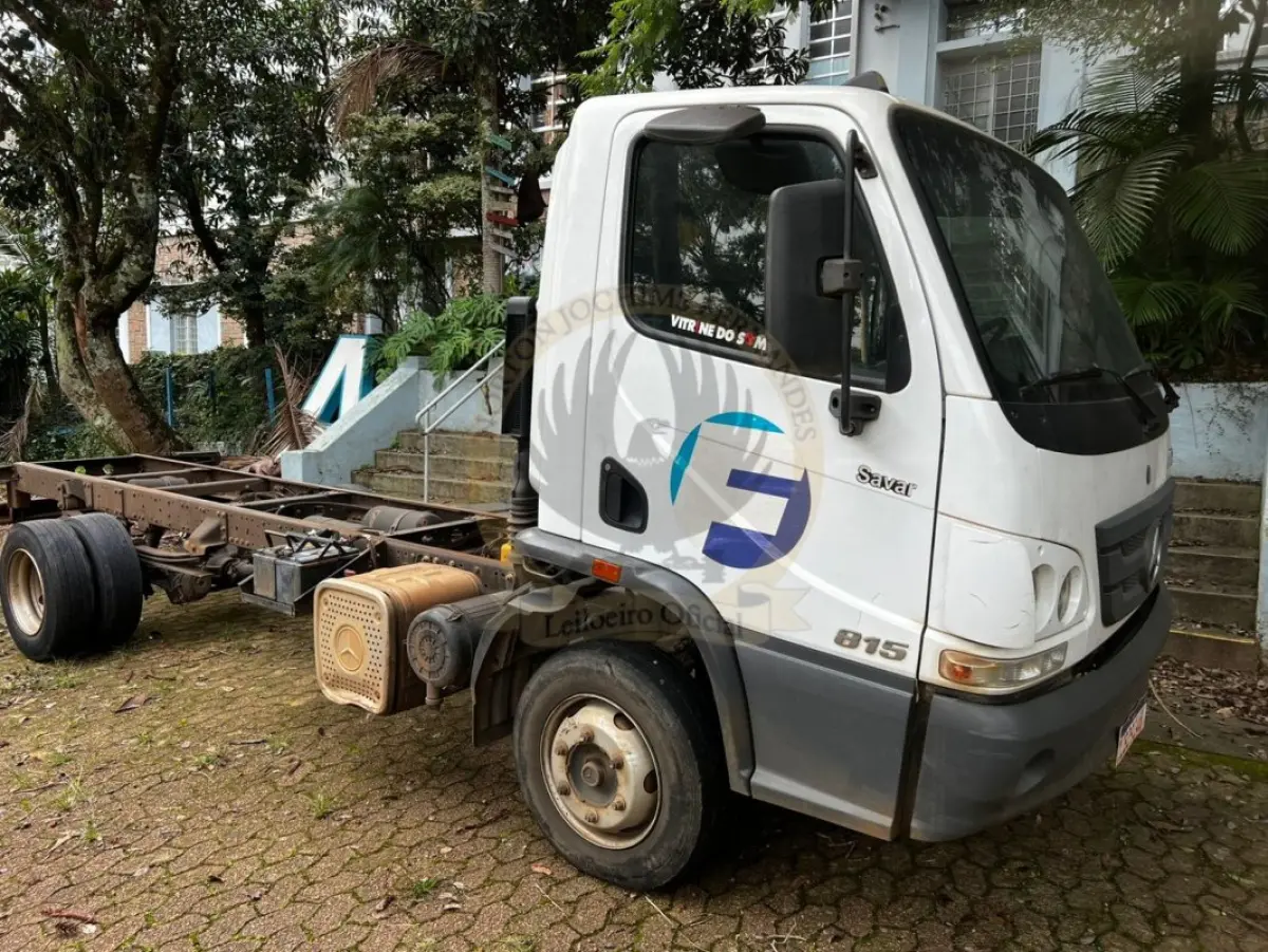 LOTE 002 - Caminhão M.Benz/Accelo 815 CE, diesel, cor branca, carroceria fechada/cabine estendida, fabricação/modelo 2021/2022 (sem chave)
