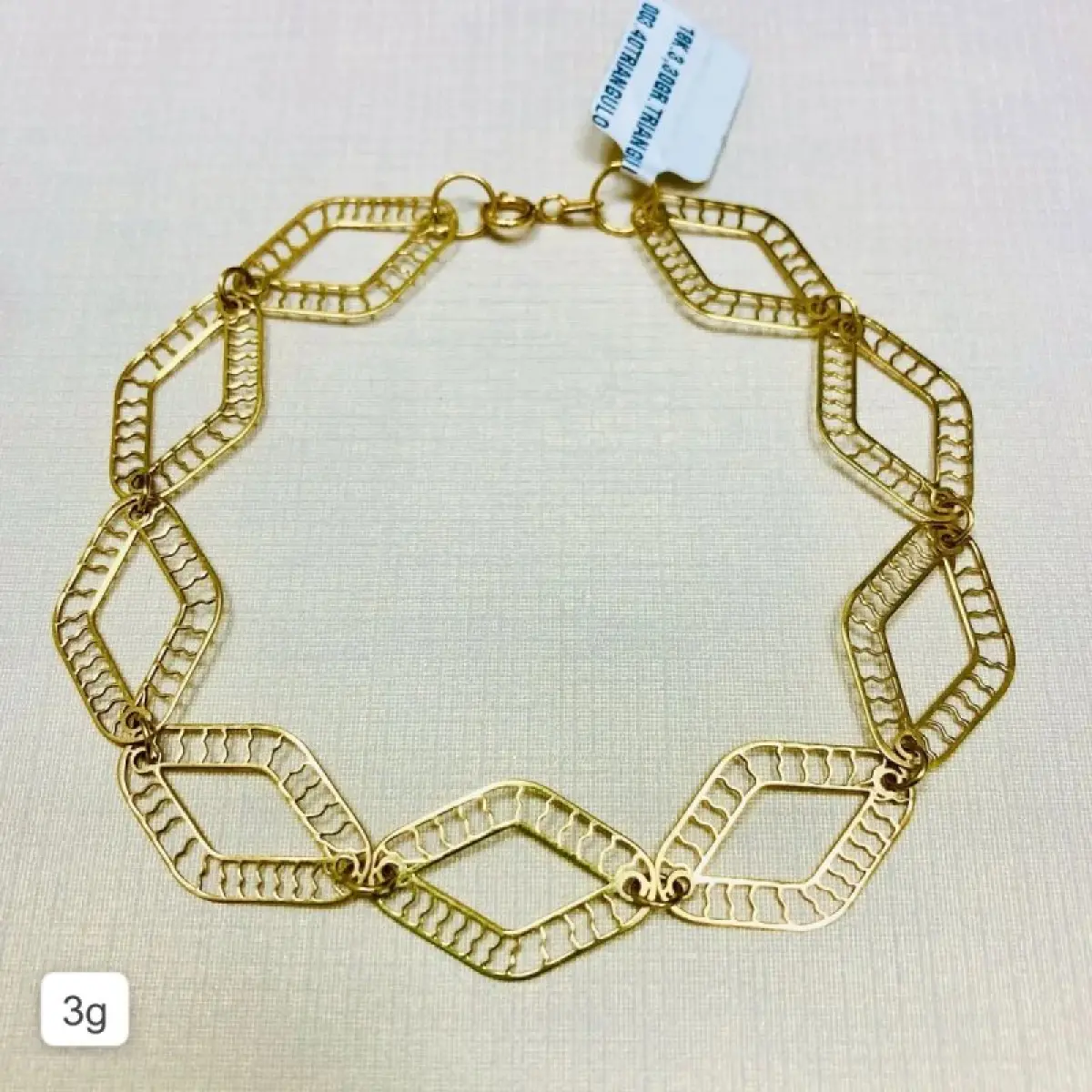 LOTE 006 - Pulseira: Modelo triângulo, de Elo Vazado. Com 19cm de comprimento. Ouro 18k. Código: 695939