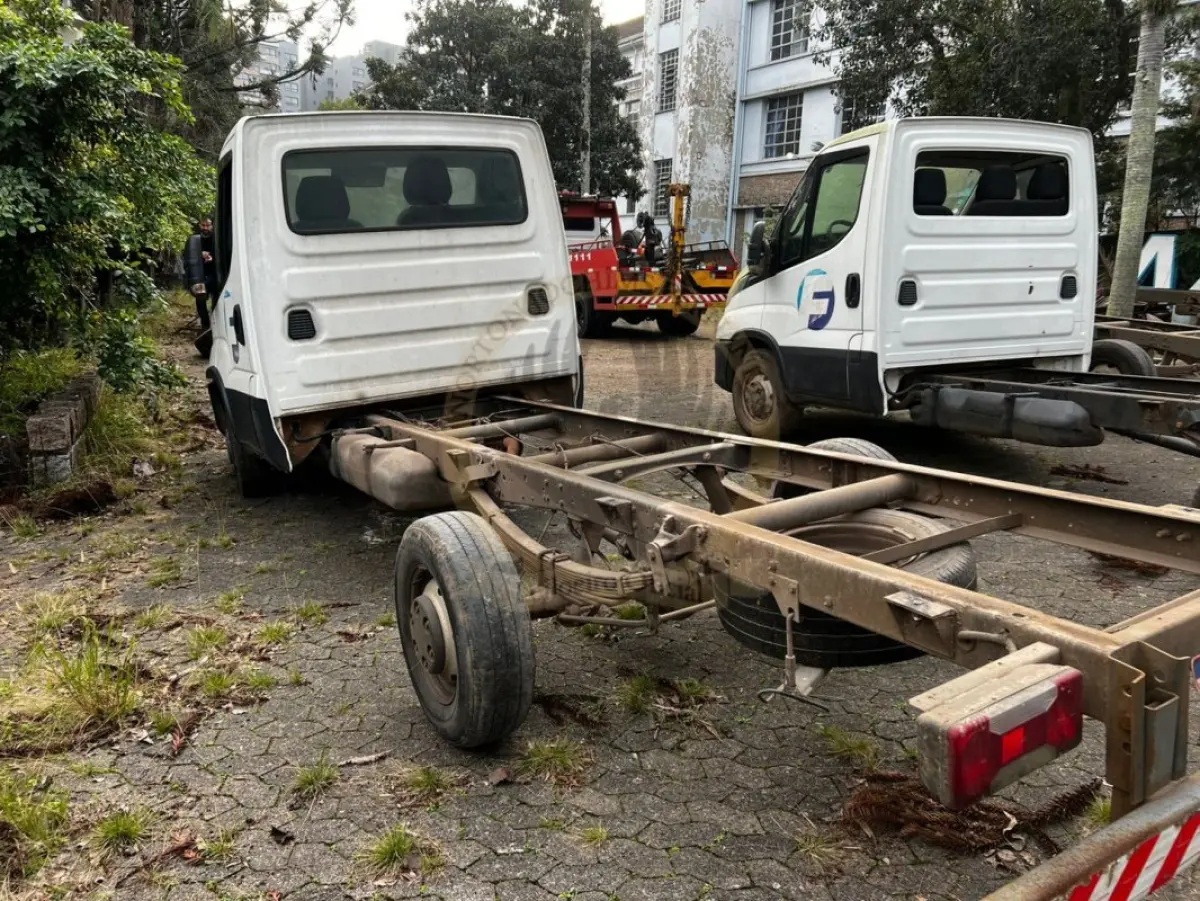 LOTE 004 - Caminhão Iveco/Daily 45-170CS, diesel, cor branca, carroceria fechada, fabricação/modelo 2021/2022