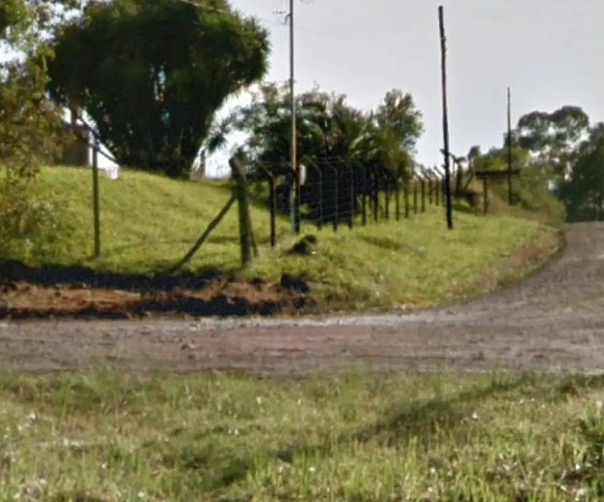 LOTE 000 - Uma área de terrenos urbanos, com a superfície de seiscentos e sessenta metros e noventa e nove decímetros quadrados (660,99m²)