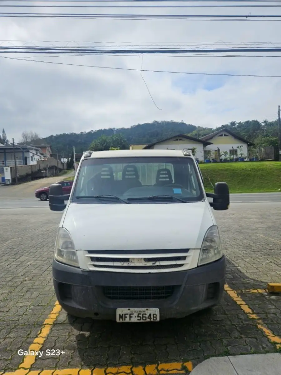 LOTE 002 - IVECO DAILY CHASSI 55C16 2p (diesel), fabricação/modelo 2008/2008