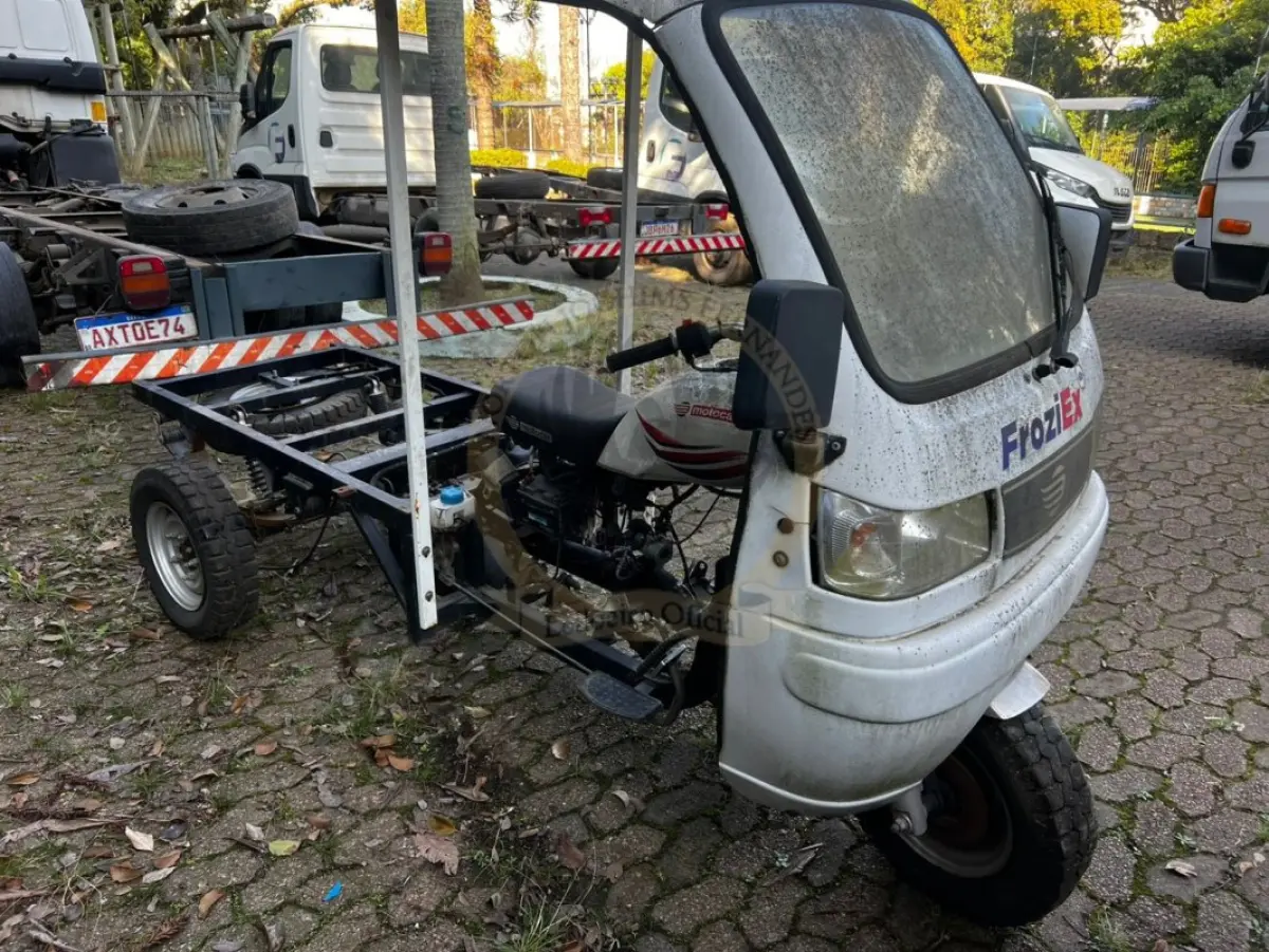 LOTE 011 - Motocar/MCF-250, triciclo, fabricação/modelo 2016/2016, gasolina, cor branca, carroceria fechada (sem motor) (sem chave)