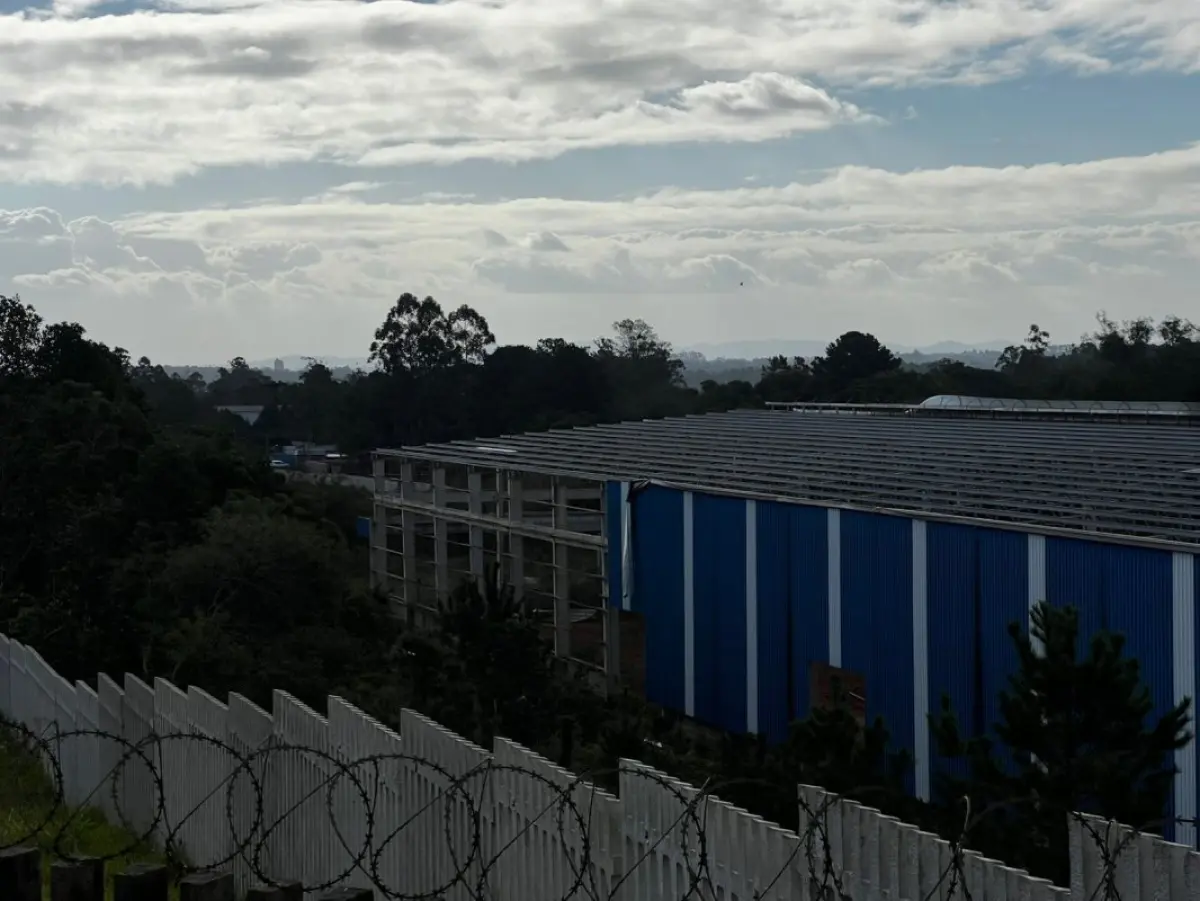 LOTE 002 - Pavilhão industrial na cidade de Alvorada, terreno com a área de 24.284,50m2