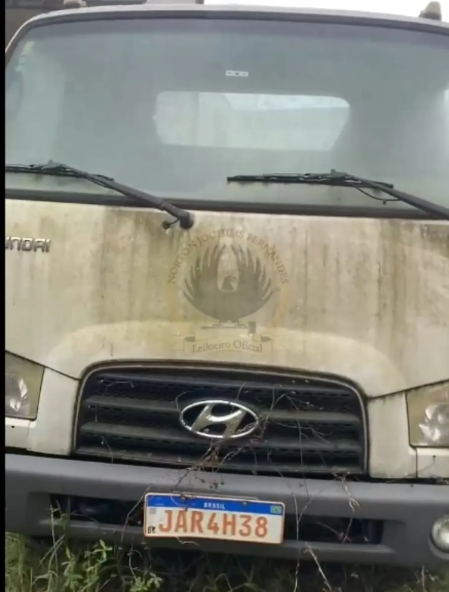 LOTE 008 - Caminhão Hyundai HD 80, fabricação/modelo 2021/2022, diesel, cor branca, carroceria fechada (sem chave)