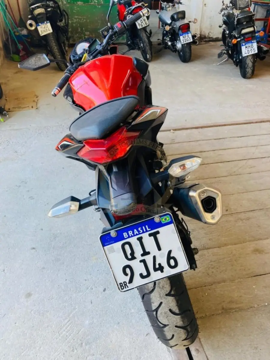 LOTE 007 - KAWASAKI/Z300, fabricação/modelo 2017/2018, placa QIT 9J46, cor laranja.