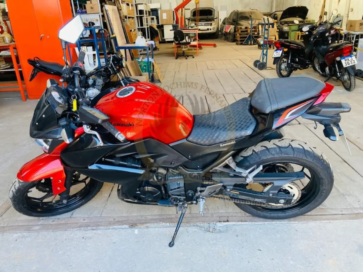 LOTE 007 - KAWASAKI/Z300, fabricação/modelo 2017/2018, placa QIT 9J46, cor laranja.