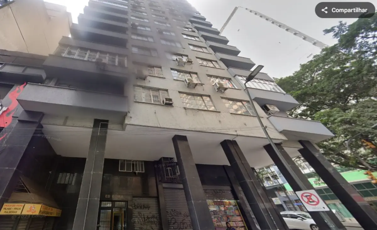 LOTE 002 - O apartamento nº 706 do Edifício Roma, sito à rua Vigário José Inácio nº 566, e área própria de 16,09 m²