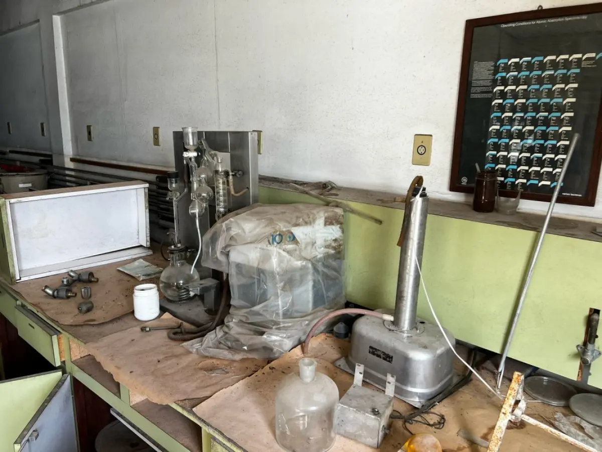 LOTE 016 - Laboratório