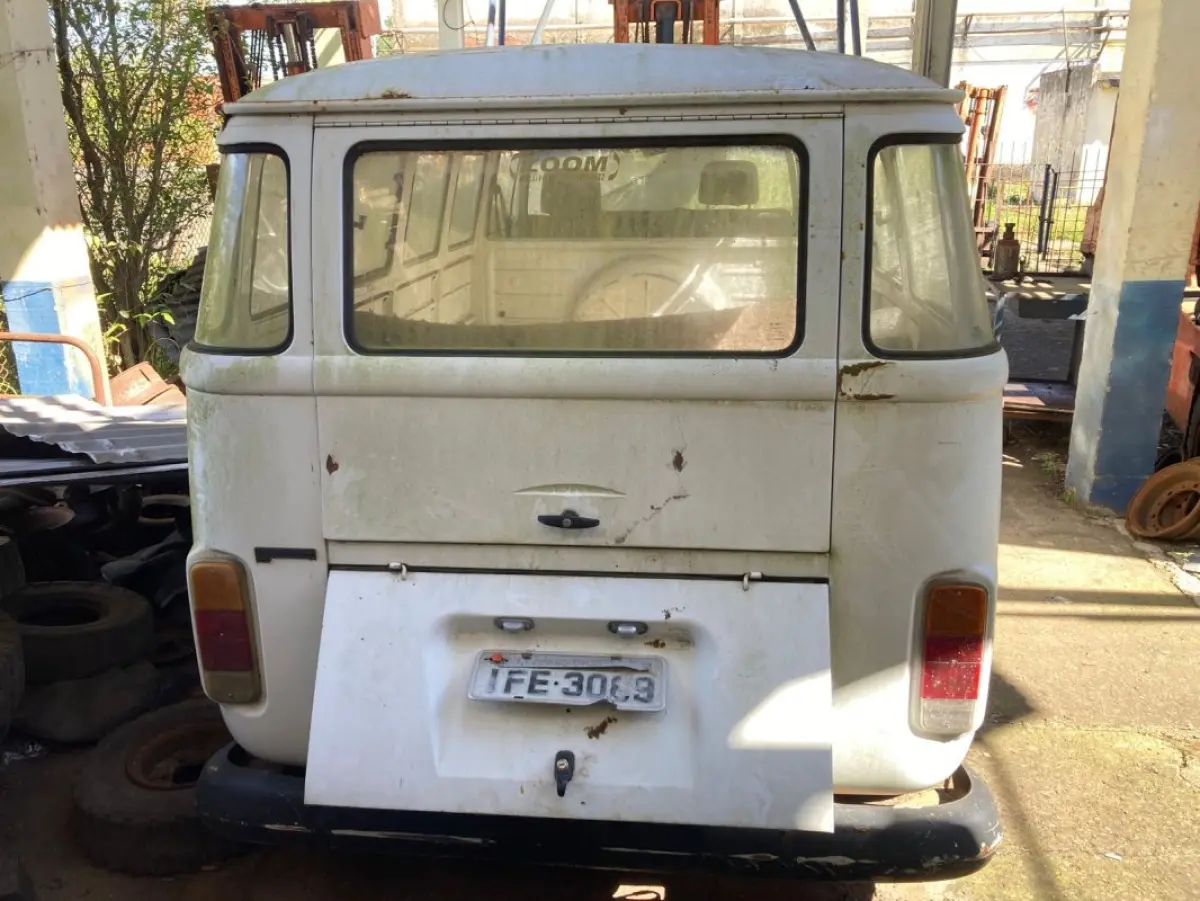 LOTE 038 - VW/Kombi, fabricação/modelo 1996/1996, cor branca