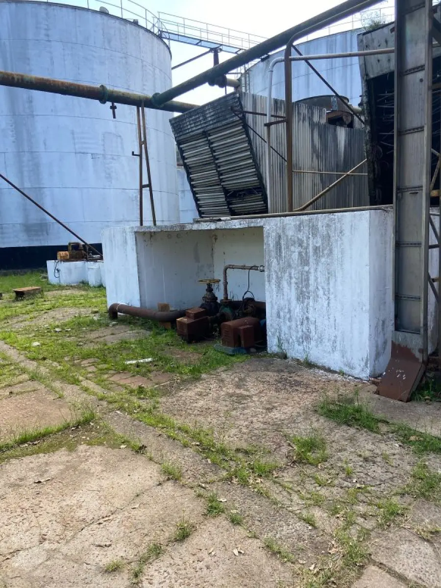 LOTE 027 - Tanque oleo