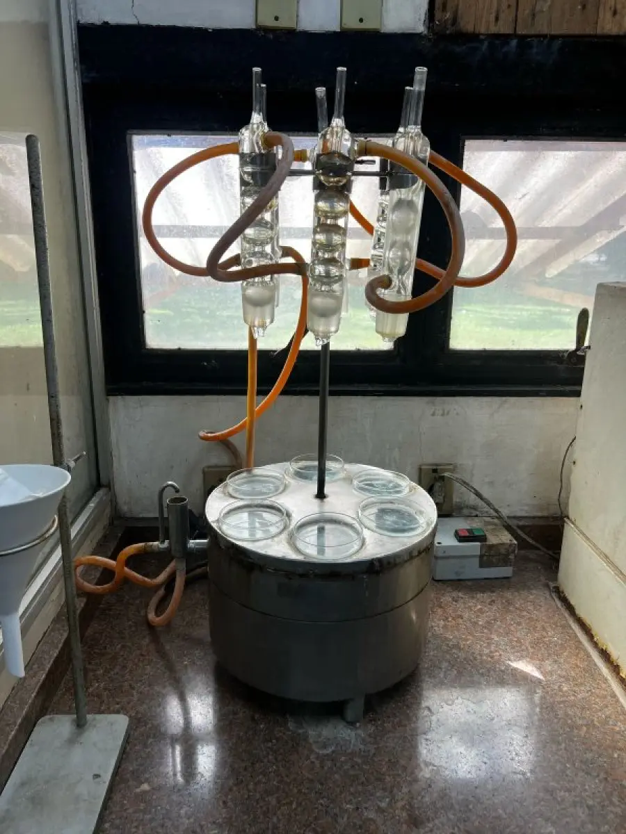 LOTE 016 - Laboratório